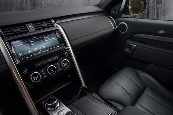 Land Rover Discovery 5 12 of 29