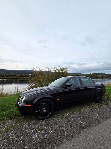 Jaguar S-TYPE 12 of 19