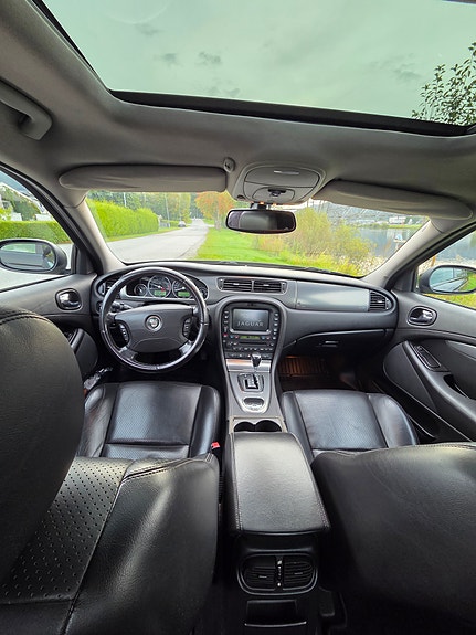 Jaguar S-TYPE 15 of 19