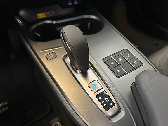 Lexus UX300e 25 of 30
