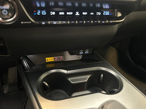 Lexus UX300e 23 of 30