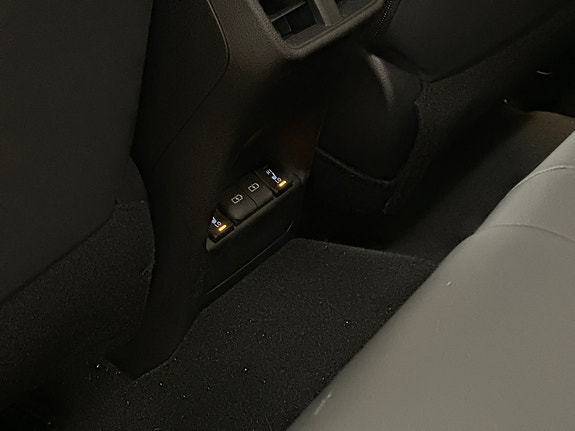 Lexus UX300e 30 of 30