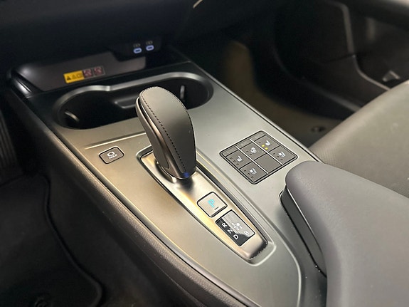 Lexus UX300e 24 of 30