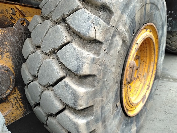 Moxy MT31 Dumper 6X6 13 of 17