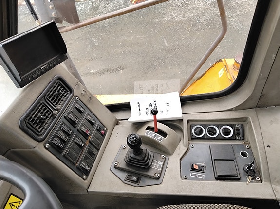 Moxy MT31 Dumper 6X6 15 of 17
