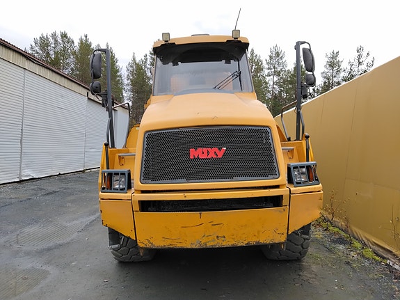 Moxy MT31 Dumper 6X6 2 of 17