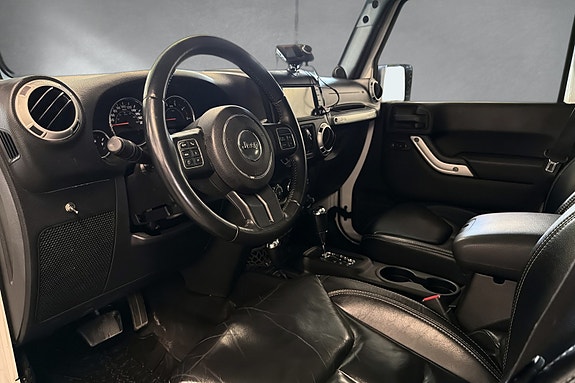 Jeep Wrangler 17 of 30