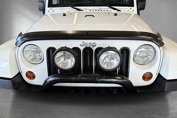 Jeep Wrangler 15 of 30