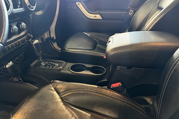 Jeep Wrangler 23 of 30