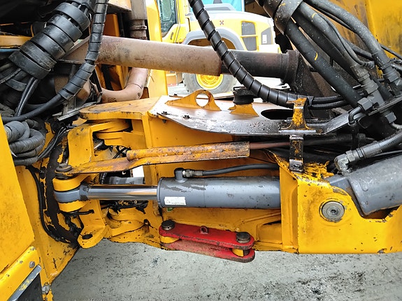 Moxy MT31 Dumper 6X6 11 of 18