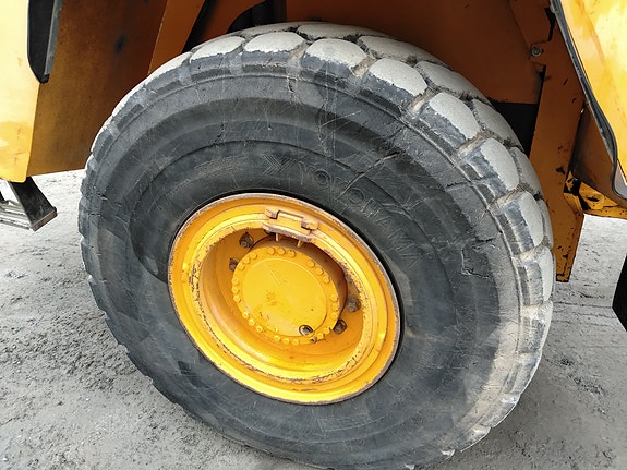 Moxy MT31 Dumper 6X6 10 of 18