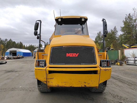 Moxy MT31 Dumper 6X6 2 of 18