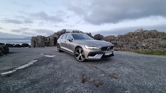 Volvo V60 2 of 15
