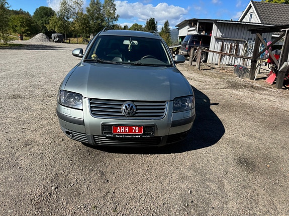 Volkswagen Passat 2 of 8