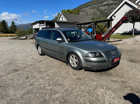 Volkswagen Passat 3 of 8
