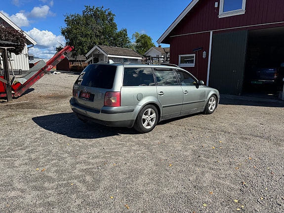 Volkswagen Passat 5 of 8