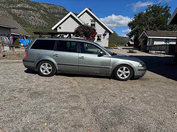 Volkswagen Passat 4 of 8