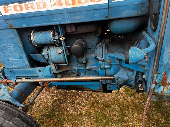 Ford 4000 10 of 13