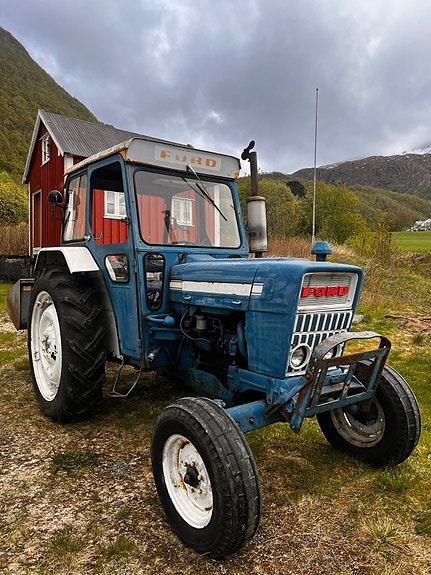 Ford 4000 2 of 13
