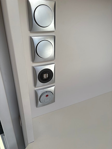 Adria Adora 572 UT MOVER / SOLCELLE / ALDE / GULVVARME / 2 ENKLE SENGER !! 28 of 28