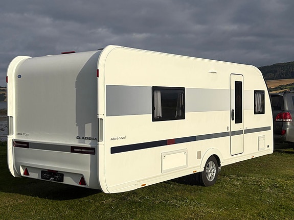 Adria Adora 572 UT MOVER / SOLCELLE / ALDE / GULVVARME / 2 ENKLE SENGER !! 4 of 28