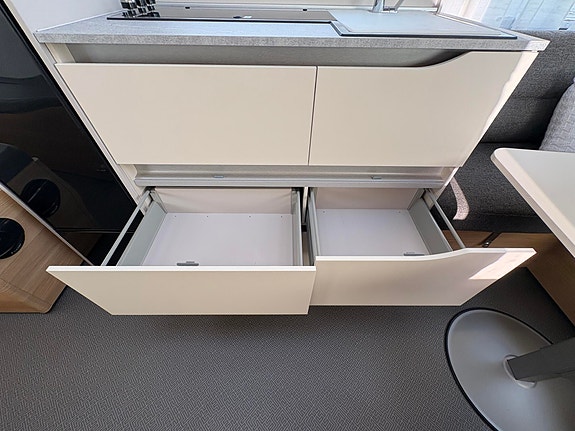 Adria Adora 572 UT MOVER / SOLCELLE / ALDE / GULVVARME / 2 ENKLE SENGER !! 10 of 28
