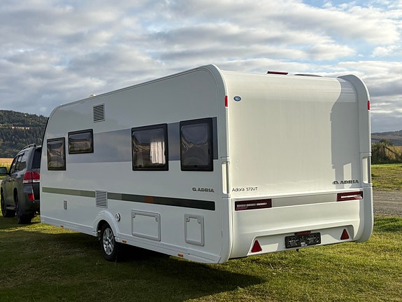 Adria Adora 572 UT MOVER / SOLCELLE / ALDE / GULVVARME / 2 ENKLE SENGER !! 3 of 28