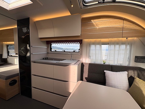 Adria Adora 572 UT MOVER / SOLCELLE / ALDE / GULVVARME / 2 ENKLE SENGER !! 7 of 28