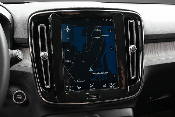 Volvo XC40 17 of 30