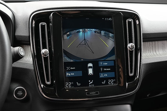 Volvo XC40 16 of 30