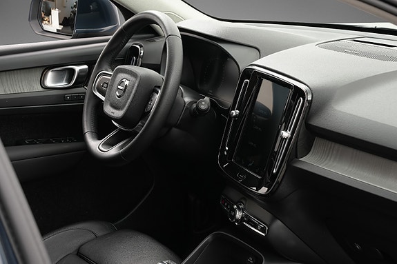 Volvo XC40 8 of 30