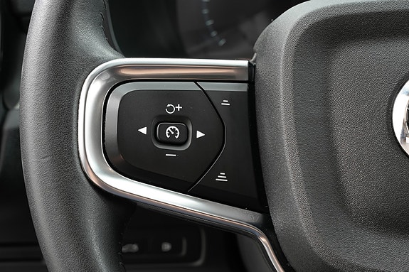 Volvo XC40 19 of 30