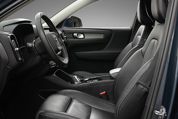 Volvo XC40 6 of 30