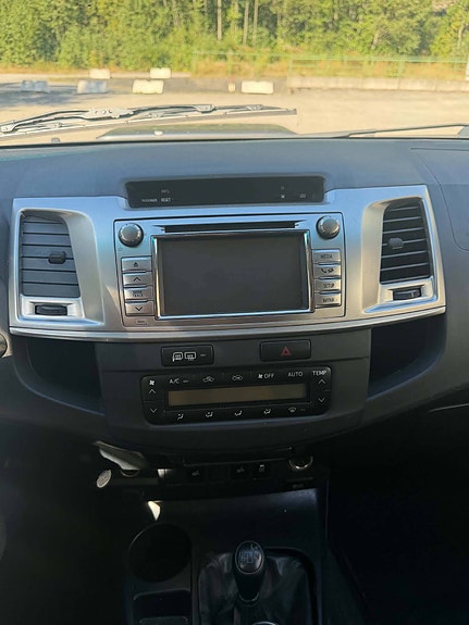 Toyota HiLux 8 of 17