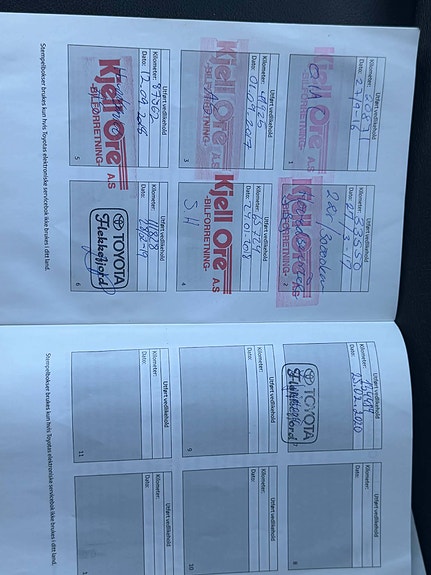 Toyota HiLux 11 of 17