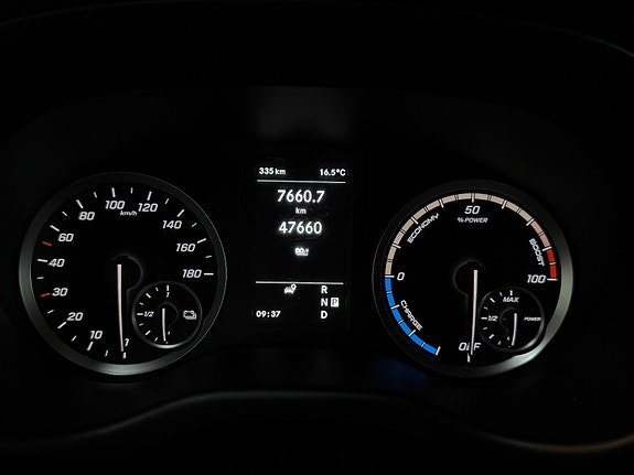 Mercedes-Benz eVito Tourer 21 of 30