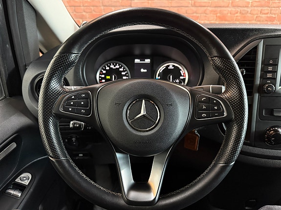 Mercedes-Benz eVito Tourer 17 of 30
