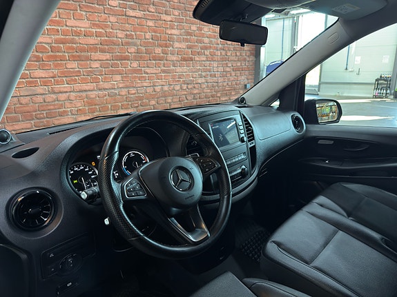 Mercedes-Benz eVito Tourer 15 of 30