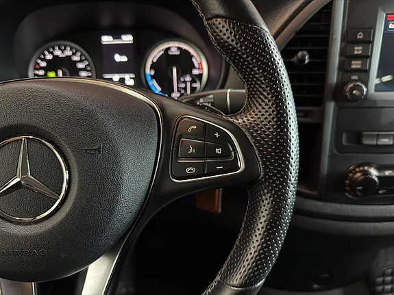 Mercedes-Benz eVito Tourer 19 of 30