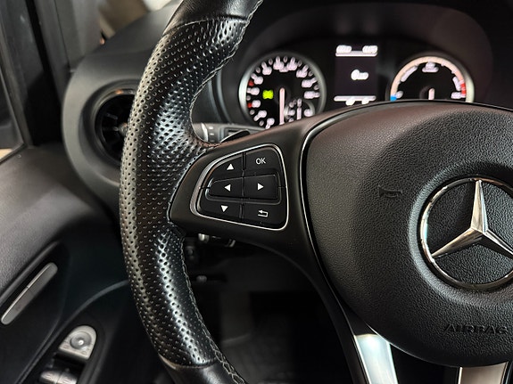 Mercedes-Benz eVito Tourer 18 of 30