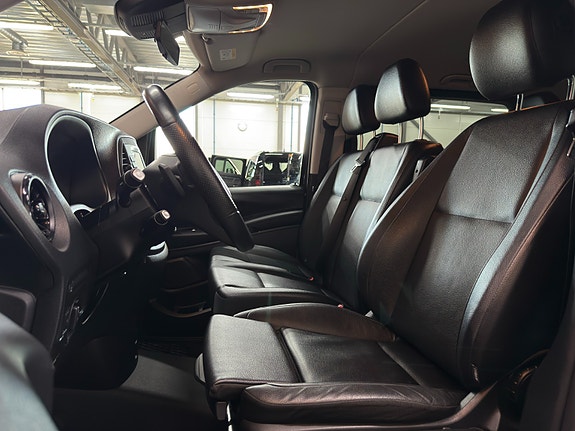 Mercedes-Benz eVito Tourer 14 of 30