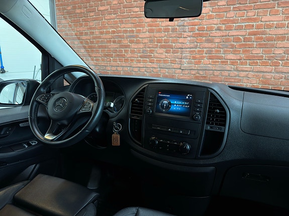 Mercedes-Benz eVito Tourer 16 of 30