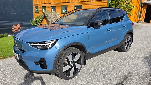 Volvo XC40 3 of 18