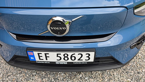 Volvo XC40 8 of 18