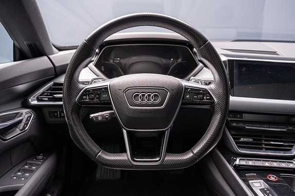 Audi e-tron GT 13 of 30