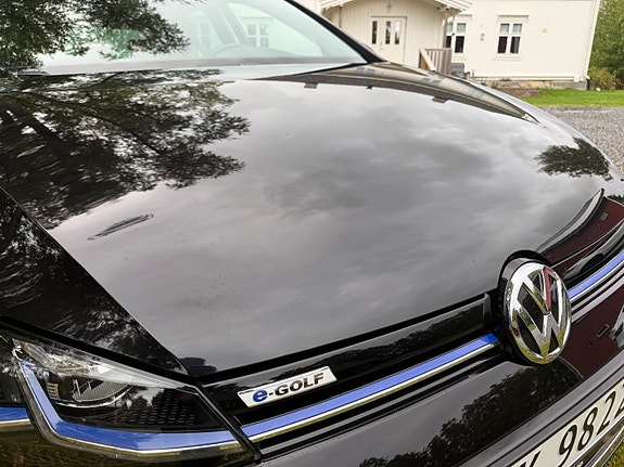 Volkswagen e-Golf VII 18 of 30