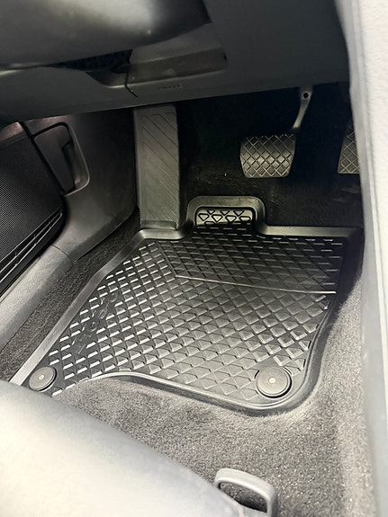 Volkswagen e-Golf VII 30 of 30