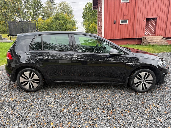 Volkswagen e-Golf VII 3 of 30