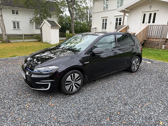 Volkswagen e-Golf VII 11 of 30
