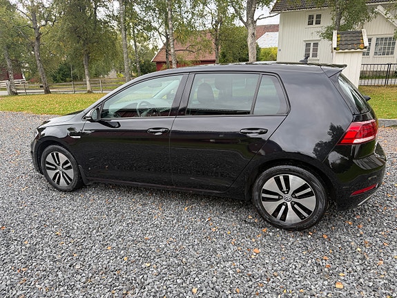 Volkswagen e-Golf VII 9 of 30